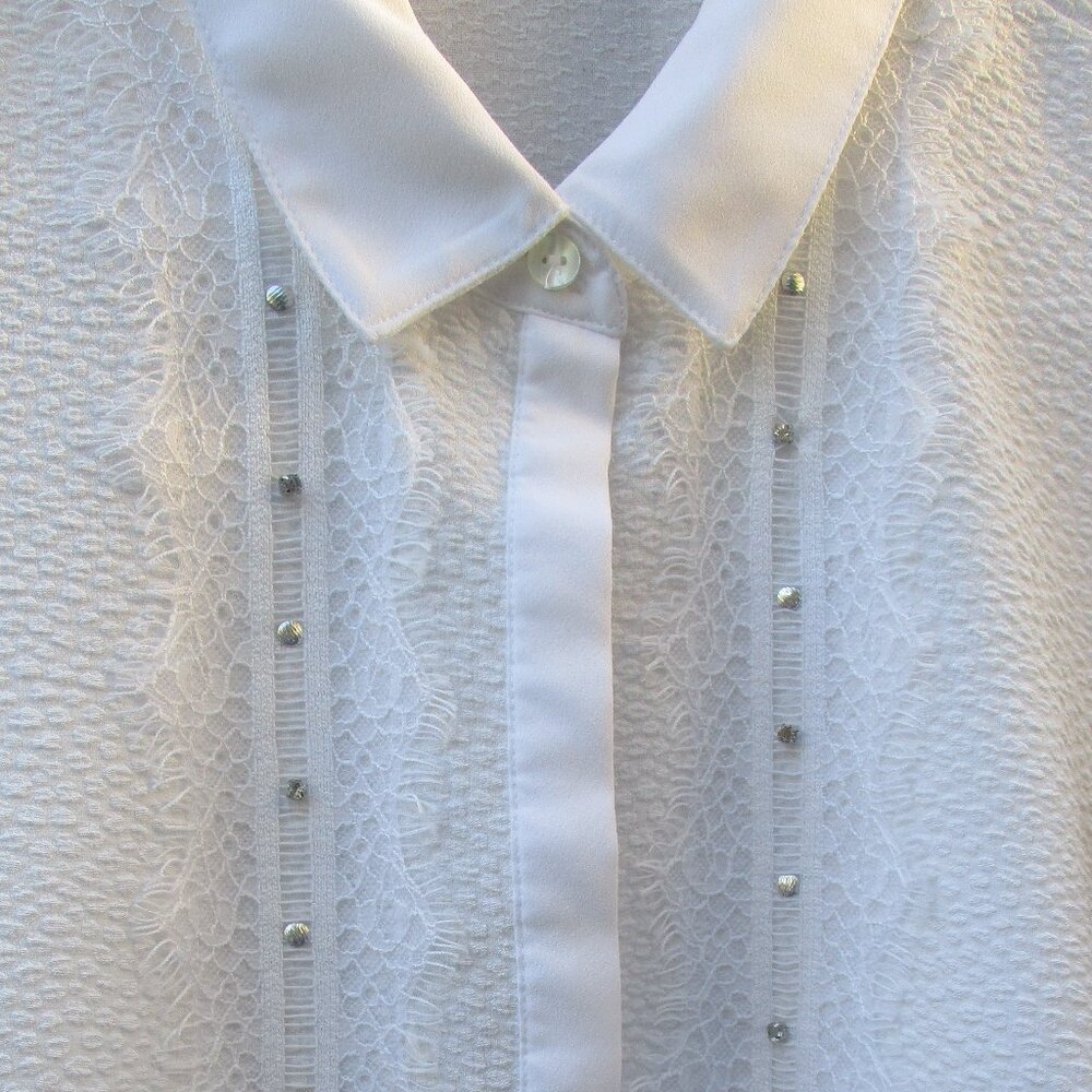 Ann Taylor Sleeveless White Blouse Size 12P Lace & Crystal Accented Top